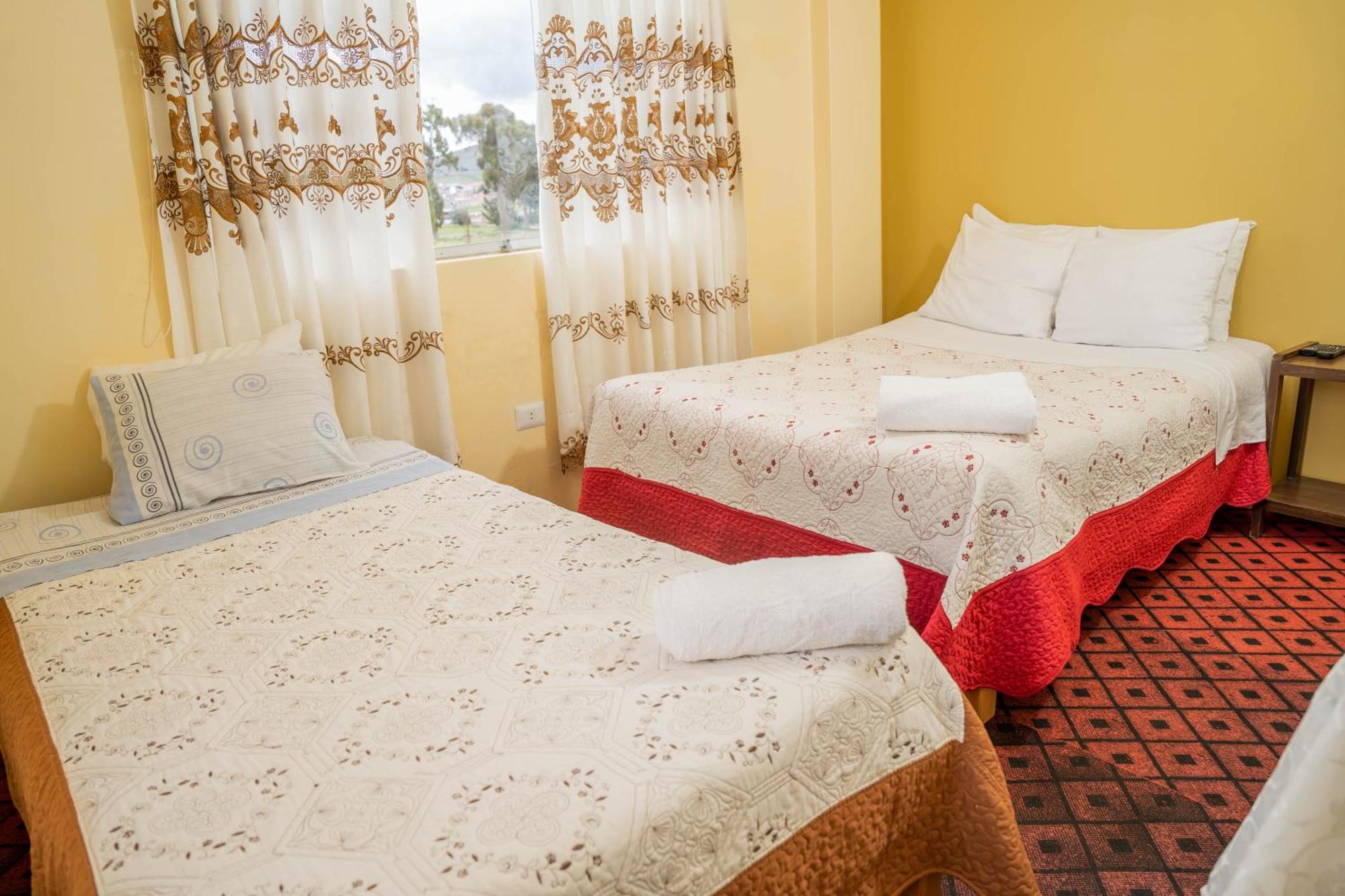 Hotel Summita Yunguyo Kültér fotó