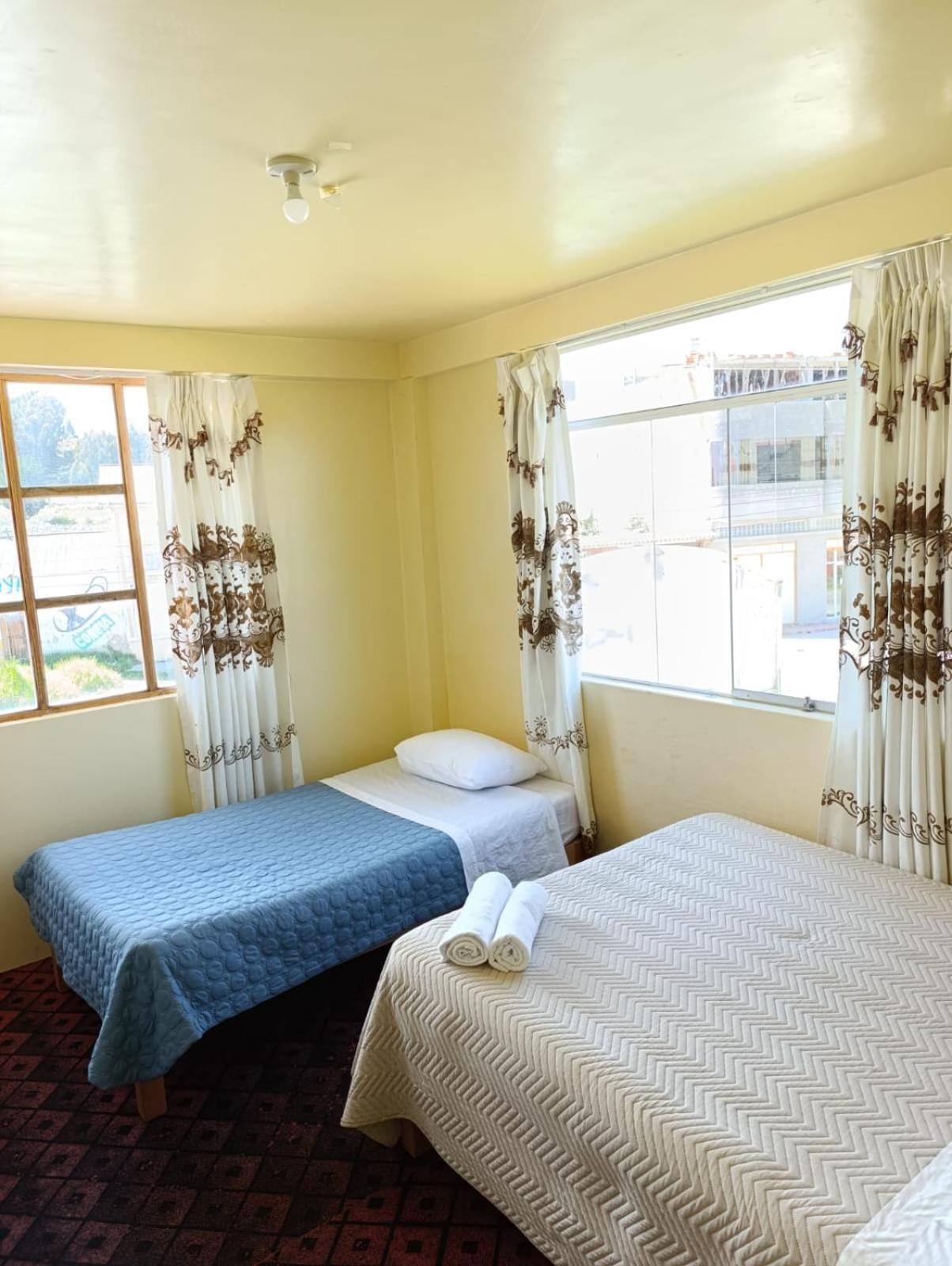 Hotel Summita Yunguyo Kültér fotó